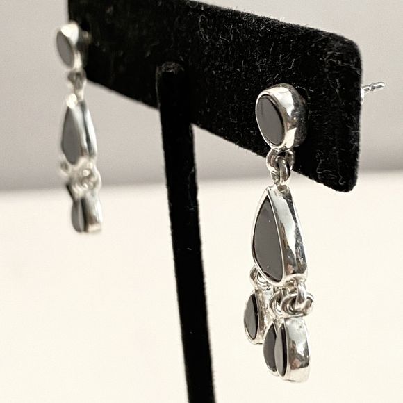 Monet Mini Chandelier Earrings Onyx Stones On Silver Tone Setting - Picture 2 of 8